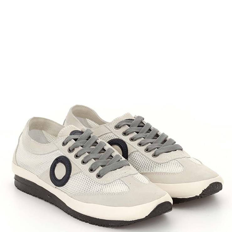 Zapatillas de la marca Aro, modelo Joaneta 3666 Chalk en color blanco con logo oscuro . Zapatillas deportivas de piel  y malla de PL microfibra. Modelo con suela de goma para mayor comodidad.