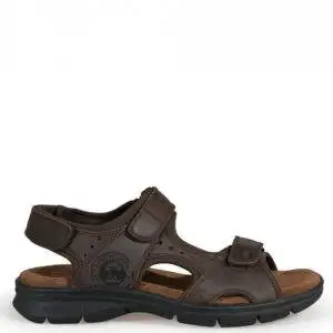 Sandalia de la marca Panama Jack, modelo Salton basics en color color marrón. Sandalia de hombre de piel Napa Grass con cierre de velcro, forro interior de Lycra, plantilla anatómica y suela de PU flexible y resistente.