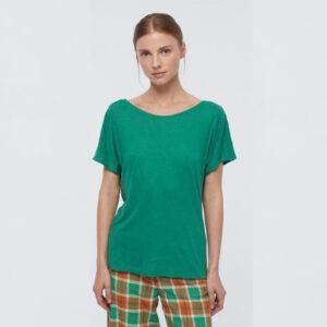 Camiseta de la marca Nice Things modelo WJQ038 en color verde. Top reversible en lino y viscosa, de manga corta y cuello en pico. 