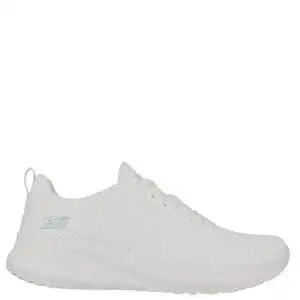 Zapatillas de la marca Skechers, modelo Bobs Sport Squad Chaos en color blanco. Zapatillas deportivas elaborada en knit de malla resistente. Plantilla con amortiguación Memory Foam. Media suela con absorción de impactos. Suela con tracción de goma flexible con cuña de 3 cm de altura.
