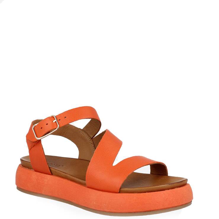 Sandalia de la marca Inuovo modelo 972001 en color naranja. Sandalia con tiras anchas de piel en zigzag. Suela de plataforma de poliuretano al tono de 3 cm de altura. Cierre con hebilla.