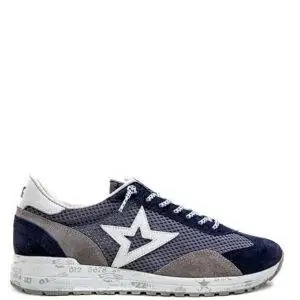 Zapatillas de la marca Cetti modelo C-1259 en color azul. Zapatilla deportiva elaborada en serraje y tejido rejilla. Plantilla acolchada. Suela de goma de 3,5 cm de altura. Cierre con cordones elásticos