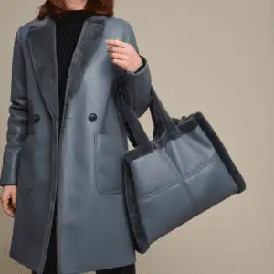 Bolso de la marca Rino&Pelle modelo Jasmin en color azul.