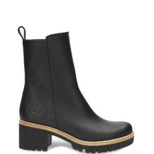 Bota de la marca Panama Jack modelo Polet en color negro.  Bota elaborada en piel napa waterproof. Cierre de cremallera lateral. Forro interior de Piel. Plantilla anatómica extraíble. Suela de TPU flexible y resistente con tacón de 7.5 cm.