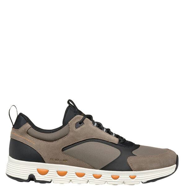 Zapatillas de la marca Geox modelo Spherica Ecub-4 en color taupe. Zapatillas deportivas elaboradas en nailon y gamuza. Amortiguación gracias al Zero Shock System. Cierre con cordones. Plantilla desmontable, transpirable y ultra amortiguada.