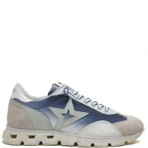 Zapatillas de la marca Cetti modelo C-1259 en Degrade Marino. Zapatilla deportiva elaborada en piel y textil. Plantilla acolchada. Suela de goma perforada de 3 cm de altura. Cierre con cordones elásticos.