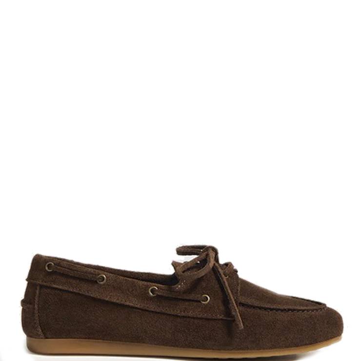 Náutico Bryan Stepwise modelo Abby 6700 en color Marrón. Náutico de piel serraje. Cierre de cordones. Suela plana de 1cm. Suela de goma flexible. Náutico Bryan Stepwise modelo Abby 6700 en color Marrón. Náutico de piel serraje. Cierre de cordones. Suela plana de 1cm. Suela de goma flexible.