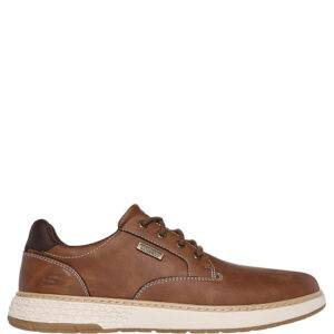 Zapato de la marca Skechers modelo Waterproof Relaxed Fit: Garlan - Pryor en color Marrón. Zapato deportivo elaborado en piel vegana impermeable. Cierre con cordones. Plantilla Air-Cooled Memory Foam. Amortiguación Goga Mat Arch™.