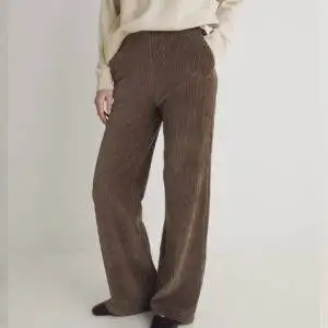 Pantalón Yerse 43455 Marrón - Escala Sabates